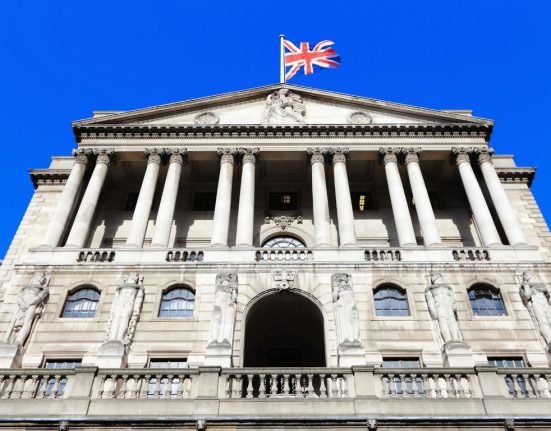 BoE expects significant fall in inflation, causing GBP weakness