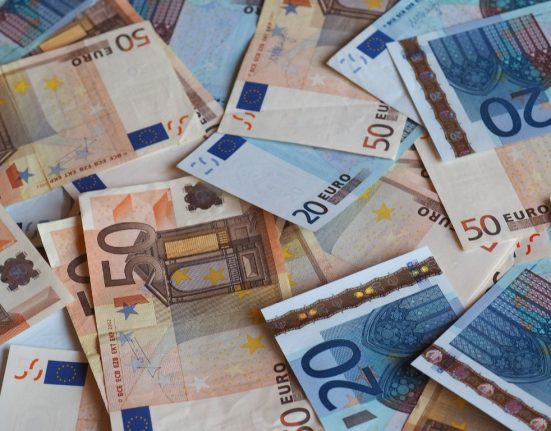 EUR/USD Rebounds Above 1.0600, Eyes March Top