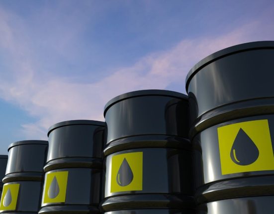 Oil Prices Drop Over 11% in Largest Weekly Loss This Year
