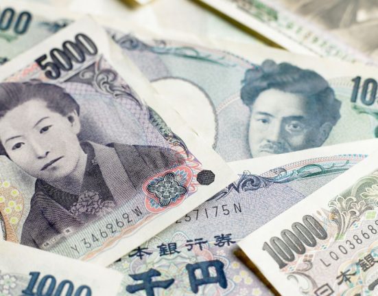 USD/JPY's Short-Term Topping Confirmed as Bearish Divergence Emerges