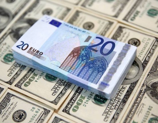 EURUSD struggles to break through 1.1000 handle amid a subdued start to a data-packed week