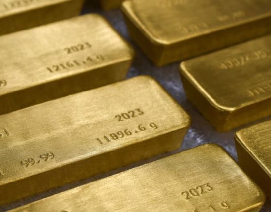 Gold Futures Witness Largest Single-Day Decline in Two Weeks